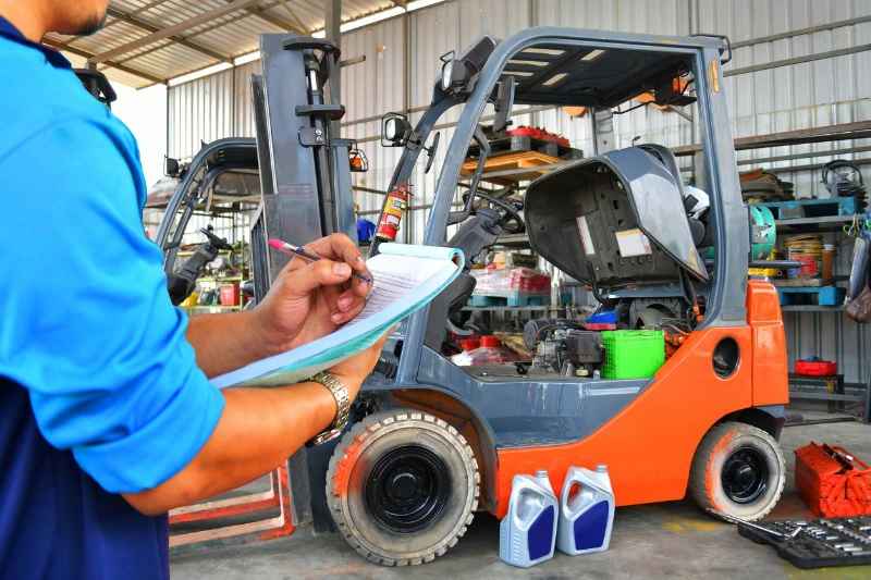 Safe Forklift Operation for Supervisors For Manufacturing